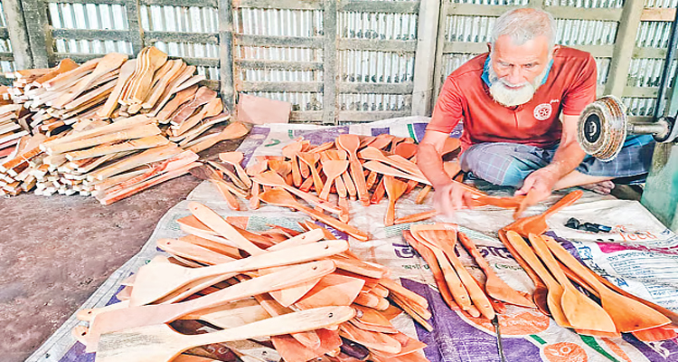 ৫২ বছর বয়সে এসে পেশা বদল করলেন একরামুল হোসেন