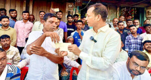 <span style='color:#ff0000;font-size:18px;'>অ্যাকাউন্টে আছে ৩৪১২ টাকা</span> <br/> ১০ লাখ টাকার চেক দেওয়া বিএনপি কর্মী বললেন আবেগে দিয়েছি