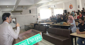 <span style='color:#ff0000;font-size:18px;'>উপাচার্য প্রফেসর ড. মোহাম্মদ তাজ উদ্দিন</span> <br/> চাকরির ক্ষেত্রে নিয়োগকর্তারা ইংরেজি বিষয়ে ডিগ্রিধারীদের অগ্রাধিকার দিয়ে থাকেন