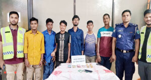 বাহুবলে জুয়ার আসর থেকে ৬ জুয়াড়ি গ্রেফতার