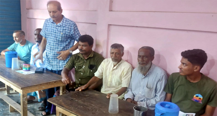 হাজীগঞ্জ বাজারে ড. ফয়েজ উদ্দিন এমবিই’র সমর্থনে উঠান বৈঠক