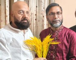 সিলেট-৩ আসনে মনোনয়ন পেয়ে খান জামালের বাসায় এম এ মালেক