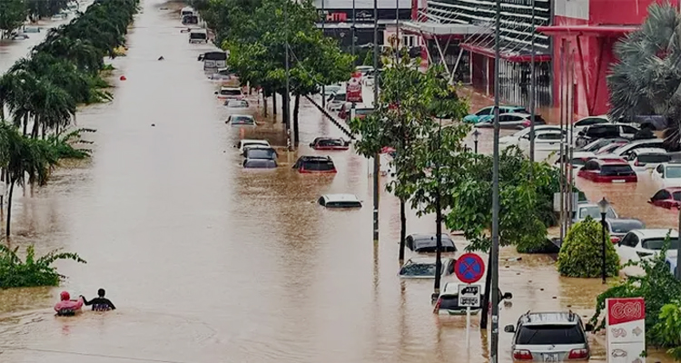 ভিয়েতনামে প্রবল বন্যায় ৫৫ জনের মৃত্যু, নিখোঁজ ১৩