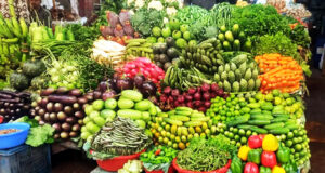 শীতের সবজির দাম চড়া, বিপাকে ক্রেতারা