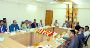 <span style='color:#ff0000;font-size:18px;'>উপাচার্য প্রফেসর ড. মোহাম্মদ তাজ উদ্দিন</span> <br/> লিডিং ইউনিভার্সিটিতে রয়েছে শিক্ষাবান্ধব ক্যাম্পাস, দক্ষ শিক্ষক এবং উন্নত শিক্ষা