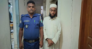 ঘুমন্ত শিশুদের তুলে নিয়ে ভয়ংকরভাবে জোর করে বলাৎকার, শিক্ষক গ্রেপ্তার