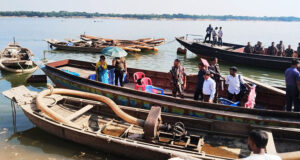 বিশ্বম্ভরপুরে অবৈধভাবে বালু উত্তোলনে নৌকা, ড্রেজার মেশিন জব্দ