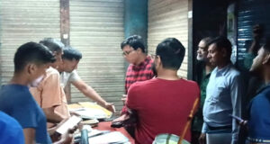 মাধবপুরে খোলা তেল বিক্রিতে নিষেধাজ্ঞা, দুই ব্যবসায়ীকে জরিমানা