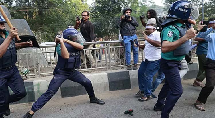 অনির্দিষ্টকালের জন্য পাঠদান বন্ধের ঘোষণা শিক্ষকদের