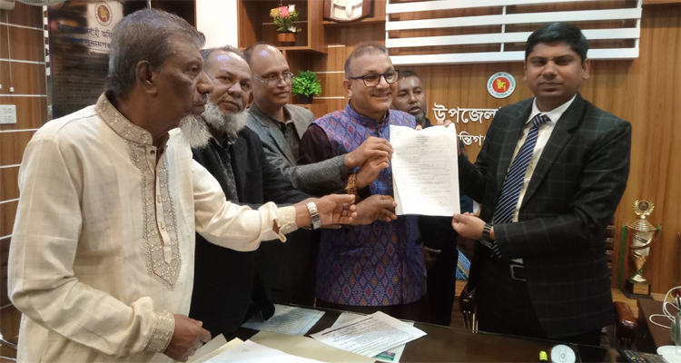 <span style='color:#ff0000;font-size:18px;'>ব্যারিষ্টার আনোয়ার</span> <br/> নির্বাচিত হলে স্বাস্থ্য ও যোগাযোগসহ যুগোযোগী পদক্ষেপ নেব