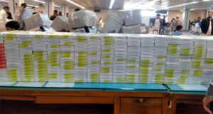 সিলেট ওসমানী বিমানবন্দরে বিদেশী সিগারেট ও আইফোন জব্দ