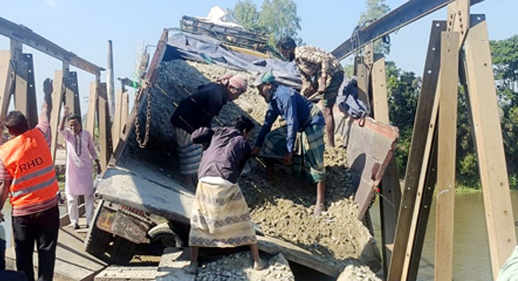 হবিগঞ্জে ব্রিজ ভেঙে বানিয়াচং-আজমিরীগঞ্জ দুই উপজেলার যোগাযোগ বিচ্ছিন্ন