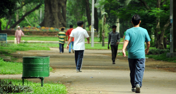 হার্ট অ্যাটাকের ঝুঁকি কমাতে প্রতিদিন কতক্ষণ হাঁটা প্রয়োজন?