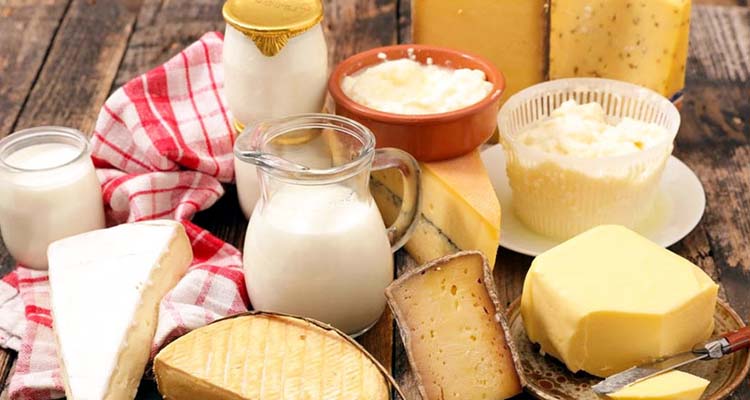 দুধের সঙ্গে যে ৫ খাবার খেলেই বিপদ