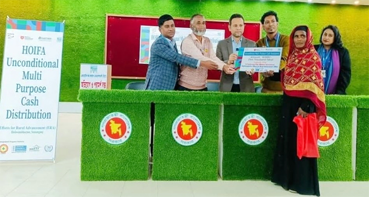 বিশ্বম্ভরপুরে ২শ’ জনকে ‘নগদ’ সহায়তা প্রদান