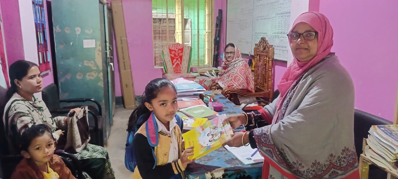 তাহিরপুরে বই বিতরণ চলছে