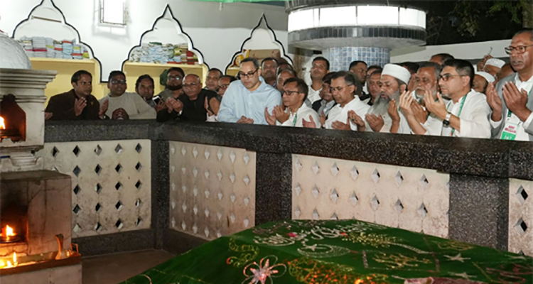 ‎শাহজালাল (রহ.) এর মাজার জিয়ারত করলেন তারেক রহমান