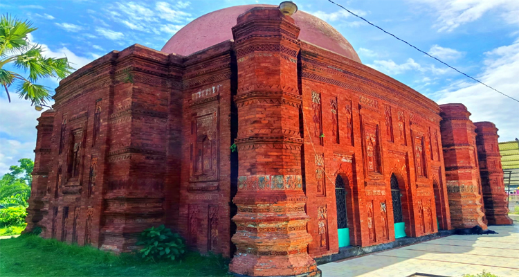 হবিগঞ্জের ঐতিহ্যের বিখ্যাত নাম উচাইলের গায়েবি মসজিদ