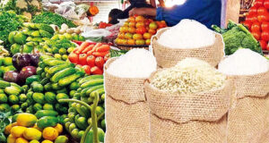 বেড়েছে চাল ডালের দাম, কমছে না সবজিরও