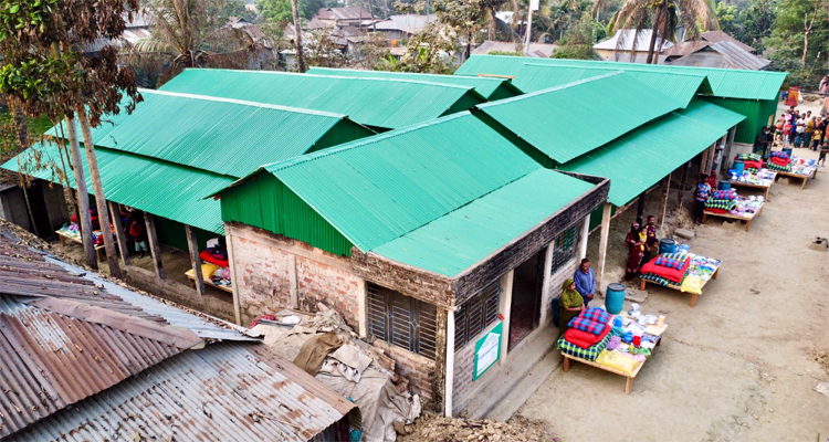 অগ্নিকাণ্ডে সর্বস্বহারা ১০ পরিবারকে ঘর তুলে দিল লতিফি হ্যান্ডস