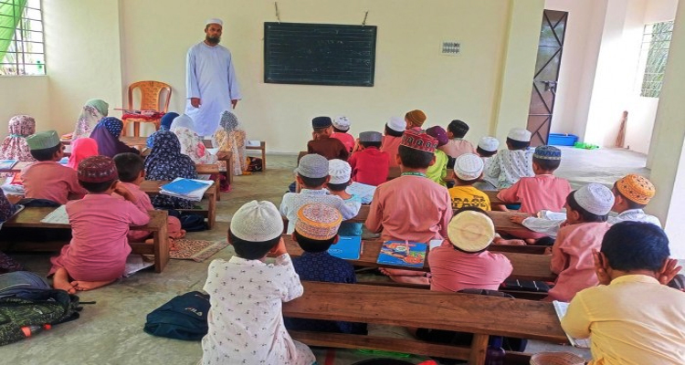 মাদরাসা শিক্ষার্থীদের শাসন করবেন যেভাবে