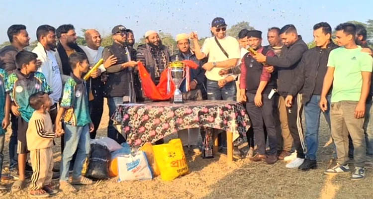 বিশ্বনাথে আন্তঃইউনিয়ন ফুটবলের ট্রপি উন্মোচন
