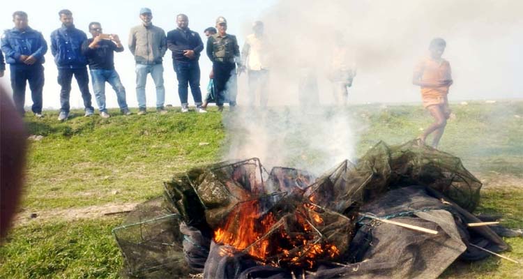 টাংগুয়ার হাওরসহ নদ-নদীতে অভিযান দুইজনকে জরিমানা
