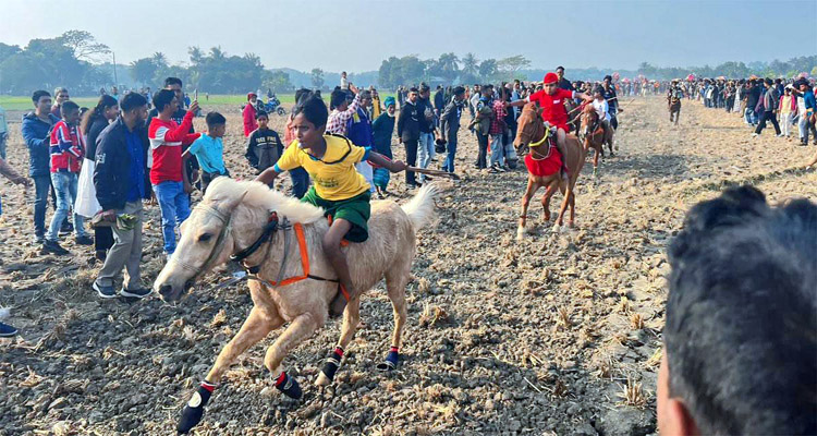 ঐতিহ্যবাহী শতবর্ষী গ্রামীণ মেলা ও ঘোড়দৌড় প্রতিযোগিতা
