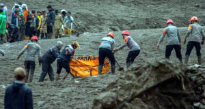 ইন্দোনেশিয়ায় ভূমিধসে নিহত ১০, নিখোঁজ ৮০