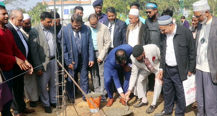 <span style='color:#ff0000;font-size:18px;'>ডিসি সারওয়ার আলম</span> <br/> বেঁচে থাকতে বিত্তবানদের সমাজের জন্য কিছু করা উচিত