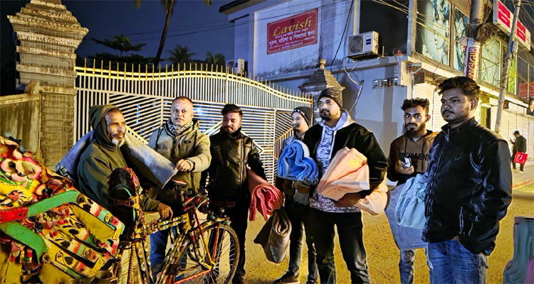 মধ্যরাতে শীতার্তদের পাশে ‘কর্ণিকার মুক্ত স্কাউট গ্রুপ’