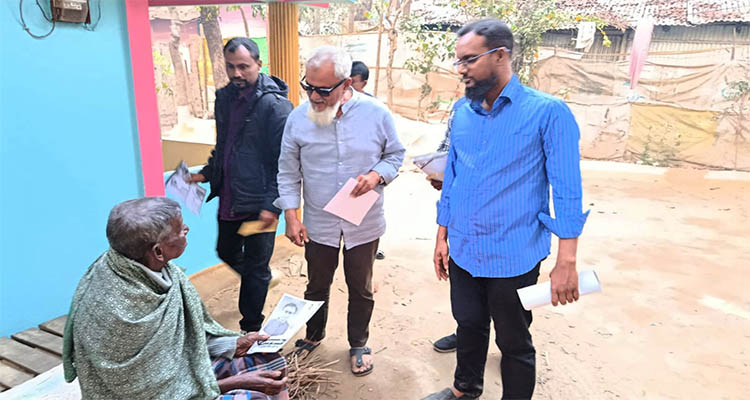 ধানের শীষের প্রার্থী খন্দকার মুক্তাদিরে পক্ষে লিফলেট বিতরণ