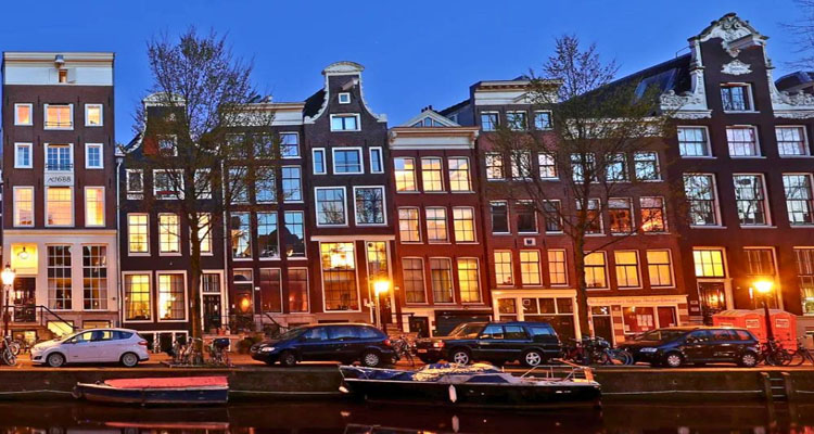 নেদারল্যান্ডের বাড়িগুলোর জানালায় পর্দা থাকে না কেন?