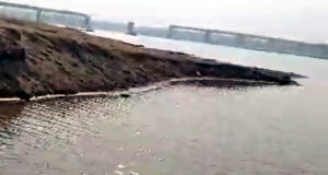 বালুখেকোদের তান্ডবে হুমকির মুখে মন্দির সড়ক