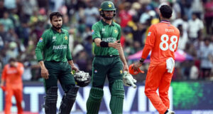 ডাচদের হারিয়ে পাকিস্তানের স্বস্তির জয়
