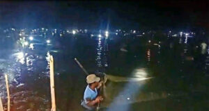 শান্তিগঞ্জে রাতের আঁধারে জলমহালের মাছ লুট