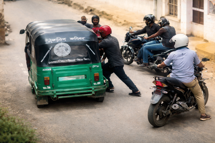 সিলেটে ফিল্মি স্টাইলে ছিনতাই: সিসিটিভি ফুটেজ ভাইরাল, নগরজুড়ে আতঙ্ক সিলেটে ফিল্মি স্টাইলে ছিনতাই: সিসিটিভি ফুটেজ ভাইরাল, নগরজুড়ে আতঙ্ক