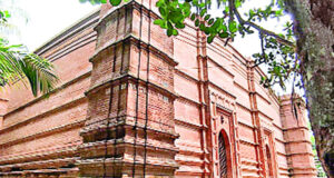 প্রাচীন স্থাপত্যশিল্পের মনোমুগ্ধকর নিদর্শন মজলিশ আউলিয়া মসজিদ