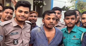 হাউজিং এস্টেটে প্রকাশ্যে ছিনতাই: যুবক গ্রেফতার