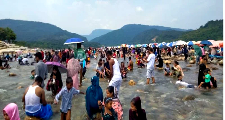 ঈদের ছুটিতে লাখো ভ্রমণপিপাসুর ঢল সিলেটে