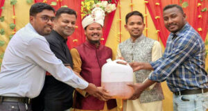 বিয়ের অনুষ্ঠানে বরকে ৫ লিটার অকটেন উপহার