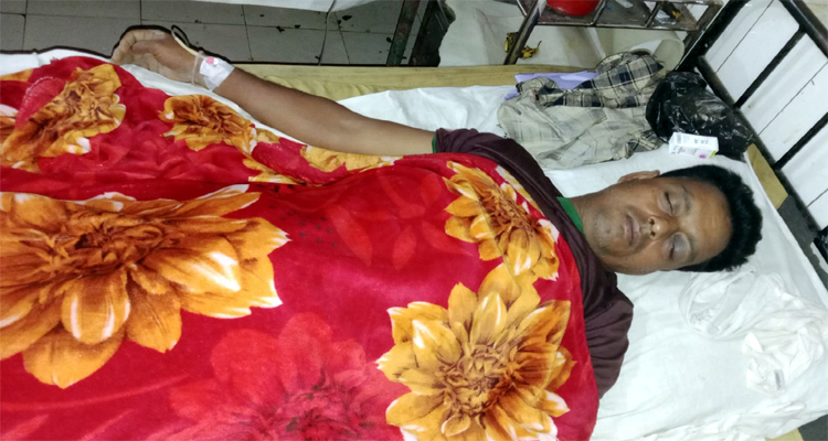 সাংবাদিক শ্রীবাস সরকারের ওপর সন্ত্রাসী হামলা