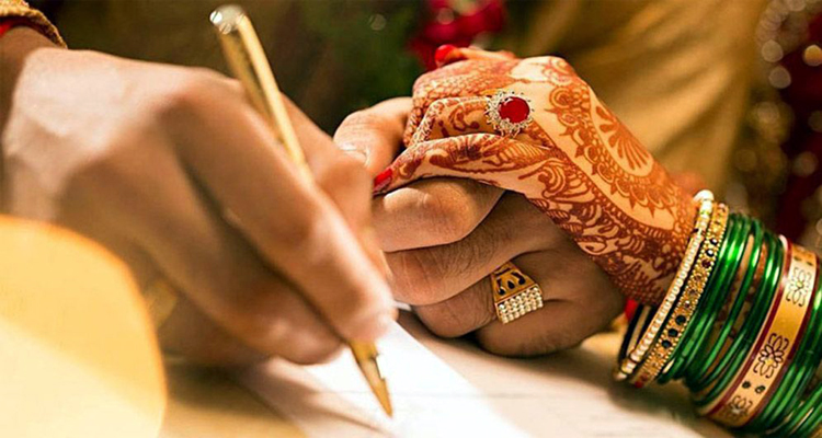 ‘পাত্রী চাই’ বিজ্ঞাপনের ফাঁদে যেভাবে কোটি টাকা খোয়ালেন উপসচিব