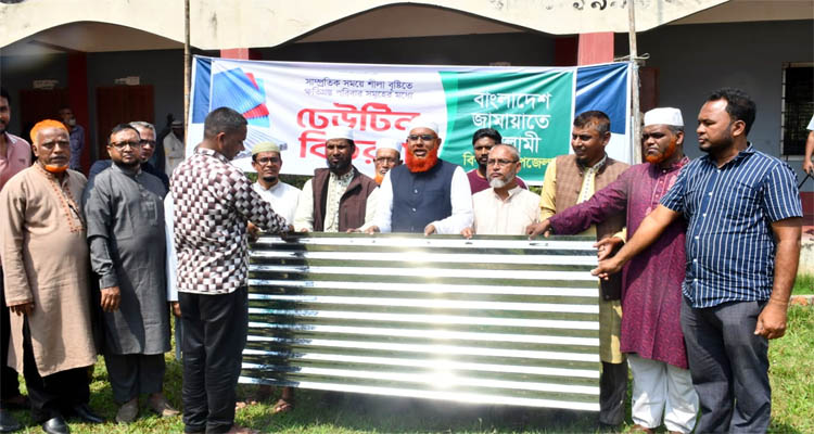 বিশ্বনাথে শিলাবৃষ্টিতে ক্ষতিগ্রস্থ পরিবার পেলো জামায়াতের দেয়া ঢেউটিন