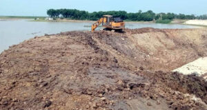 অতিরিক্ত সময় বাড়িয়েও শেষ হয়নি বাঁধের কাজ,উৎকন্ঠায় কৃষকরা