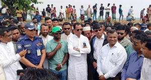 <span style='color:#ff0000;font-size:18px;'>এমপি কামরুল</span> <br/> বাঁধ নির্মাণে কোনো অনিয়ম ছাড় দেয়া হবে না, কঠোর পদক্ষেপ নেয়া হবে