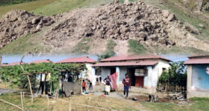 সরকারি আশ্রয়ণ কেন্দ্রের রাস্তার মাটি কেটে নেয়ার অভিযোগ