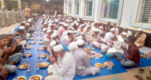 গোটাটিকর কেন্দ্রীয় জামে মসজিদে প্রতিদিন একসঙ্গে আড়াইশ মানুষের ইফতার