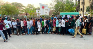 সৎ পথের পথিকরা সেবাদানকারী ও মানবকল্যাণ সংগঠনের উদ্যোগে সিলেটে “৫ টাকার ইফতার বিতরণ”