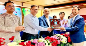 জেলার শ্রেষ্ঠ কর্মকর্তা হিসেবে সিভিল সার্জন অ্যাওয়ার্ড পেলেন ডাঃ সুমন